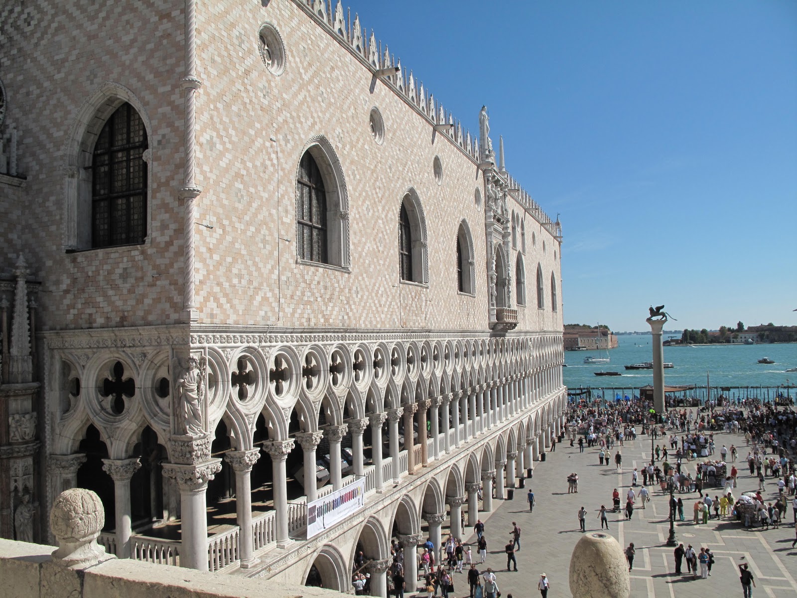 Дворец дожей. Дворец дожей Palazzo Ducale. Дворец дожей, Венеция, Италия. Палаццо дожей в Венеции. Палаццо Дукале Венеция дворец в Венеции.